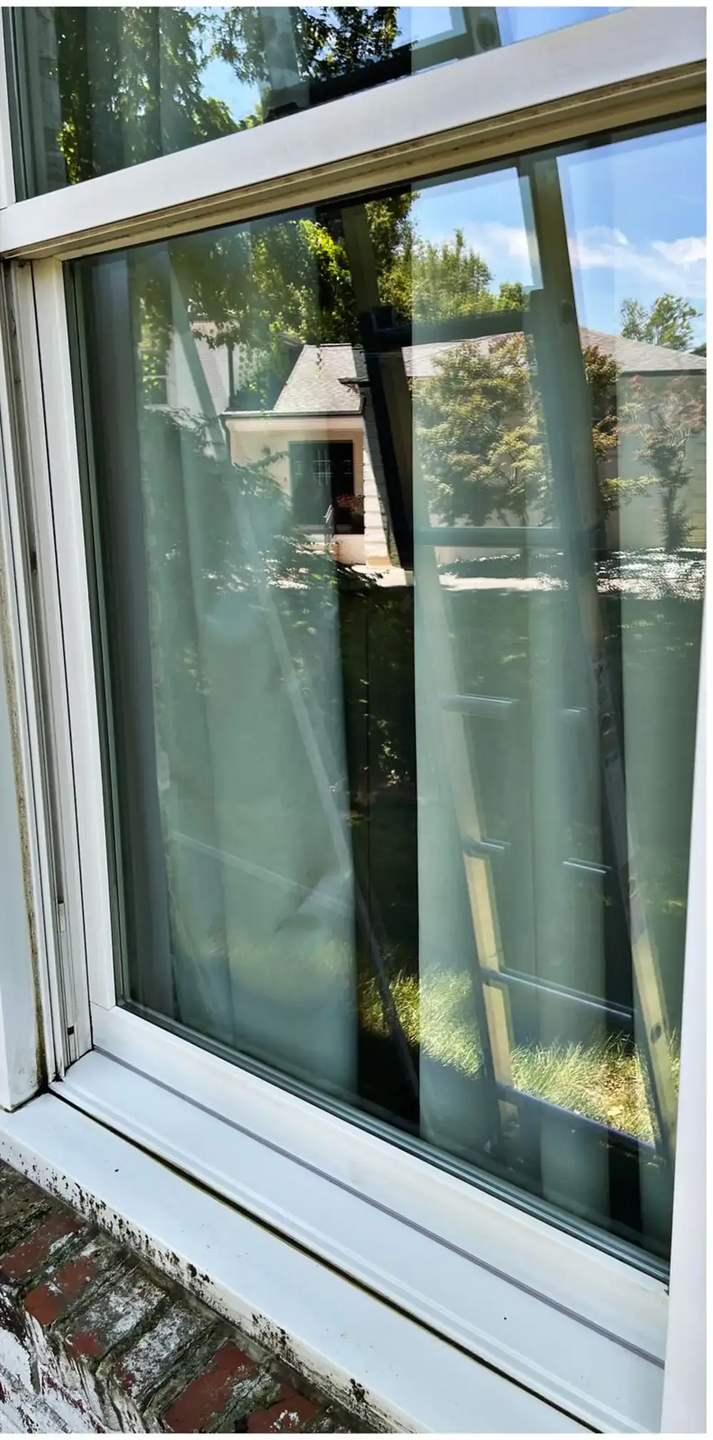The same window spot-free after JPS cleaning